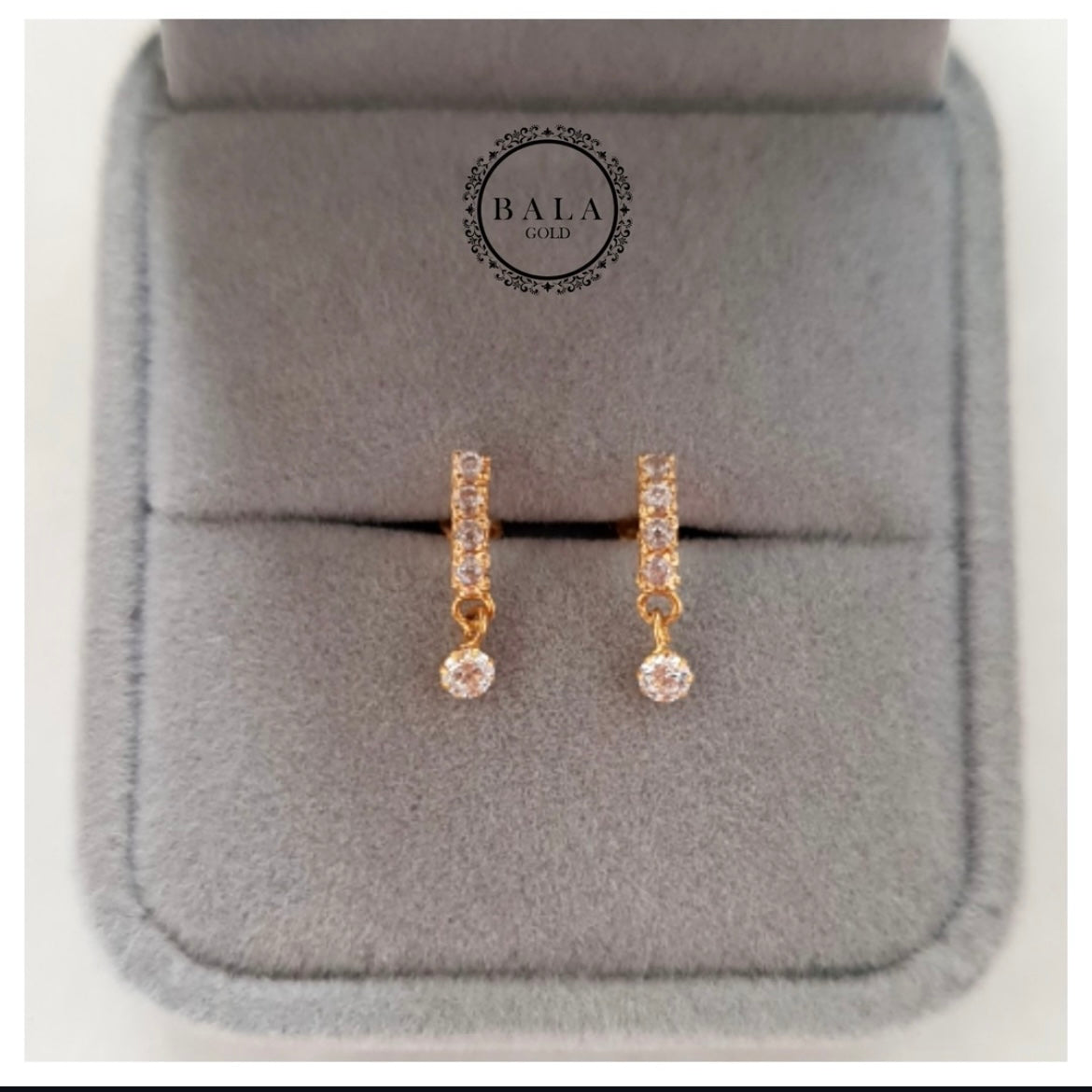 Ear tops with white stones pair