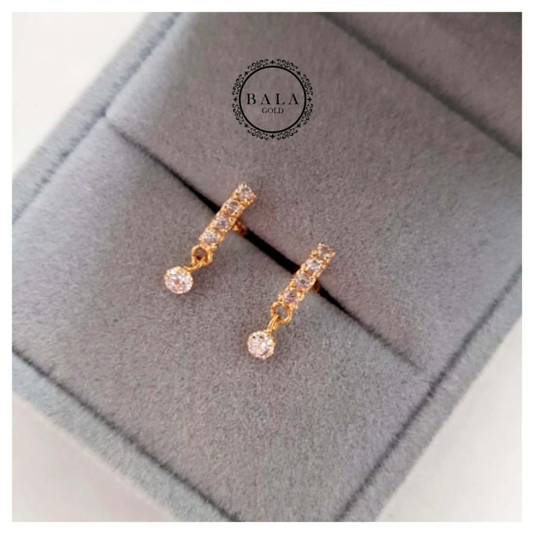 Ear tops with white stones pair